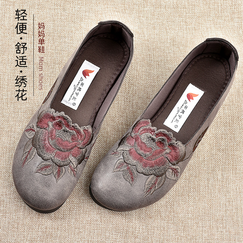 老北京布鞋女平底休闲妈妈鞋舒适软底圆头单鞋中老年不累脚绣花鞋