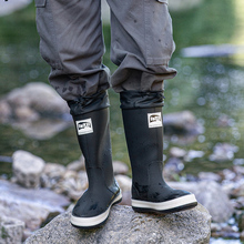 Новые кроссовки для влюбленных носят водонепроницаемые