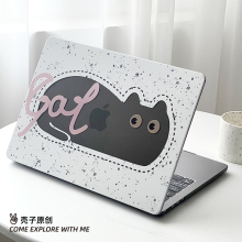 Красивый кот MacBook в защитной оболочке