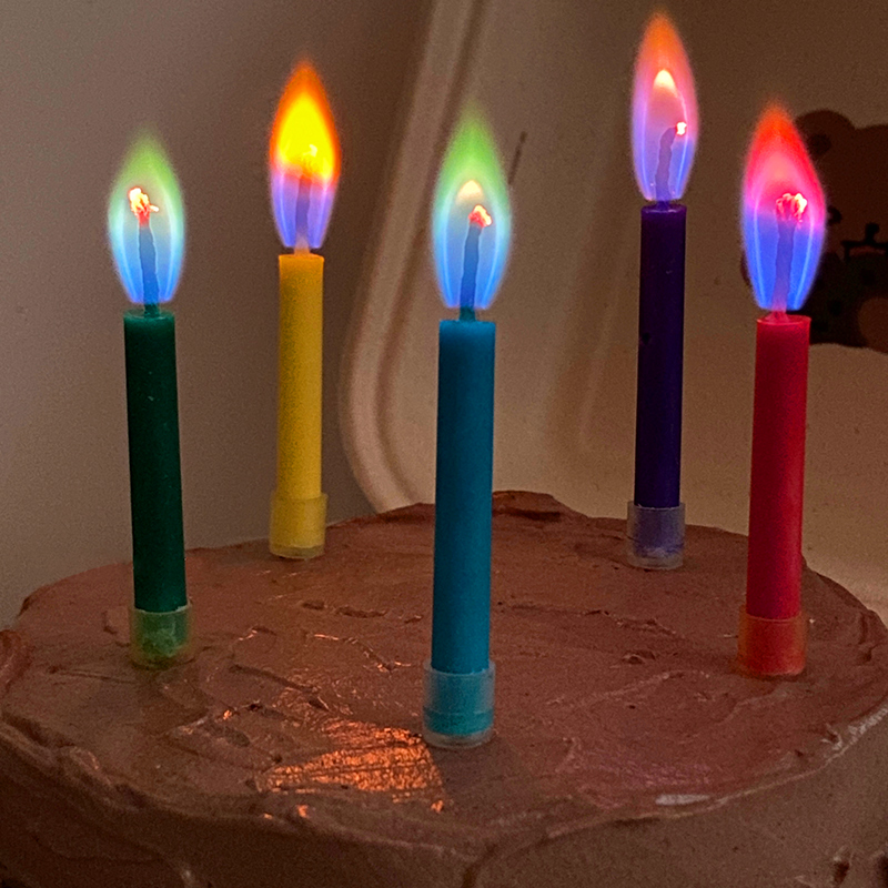 彩虹火焰蜡烛生日蛋糕发光