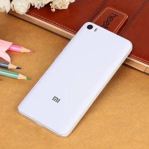 小米5后盖手机电池浮雕后选什么牌子好 同款好