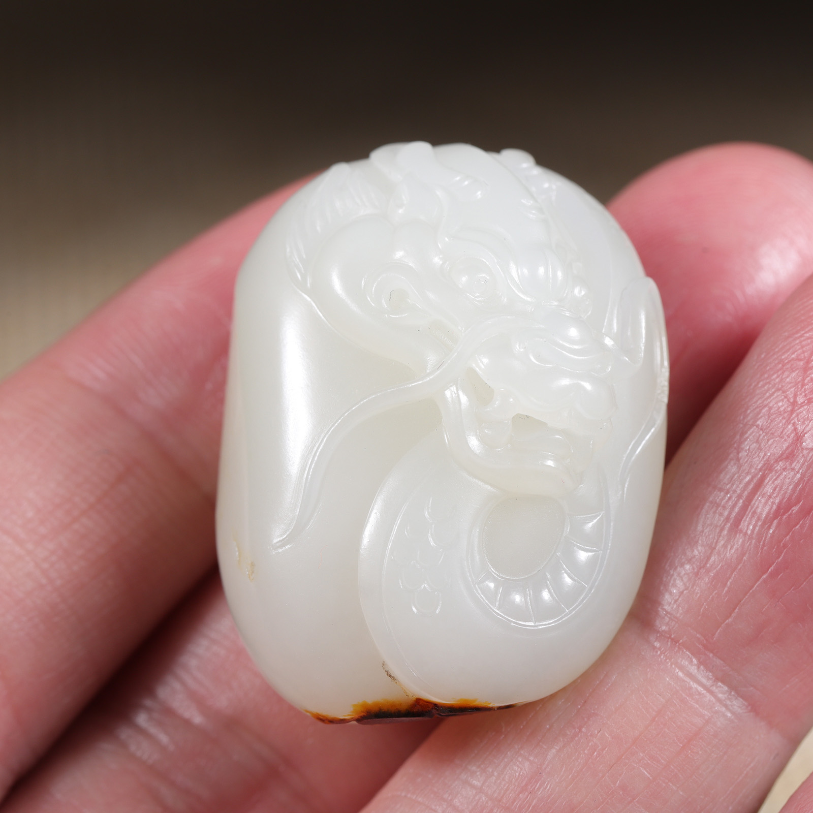 苏州玉雕大师刘程新疆和田玉羊脂白玉籽料中华龙龙行天下挂件独籽